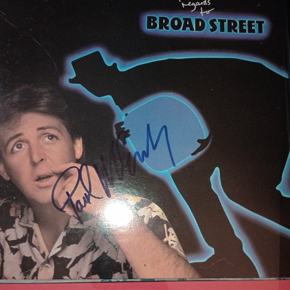 Paul McCartney Autographed Album - Picture 7 of 7